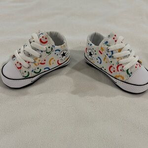 Converse Infant Crib Shoes White Sneakers with Colorful Accents Brand New! F50